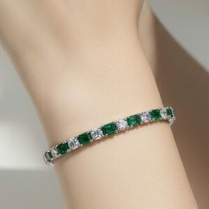 Elegant Sterling  Silver Clear and Green Stones Tennis Bracelet 8 Inches Long